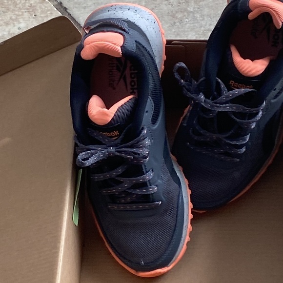 Reebok sneakers worn 2 hours - Picture 5 of 7